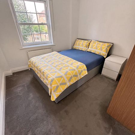 Double Bedroom In Clapham Londra Exterior foto