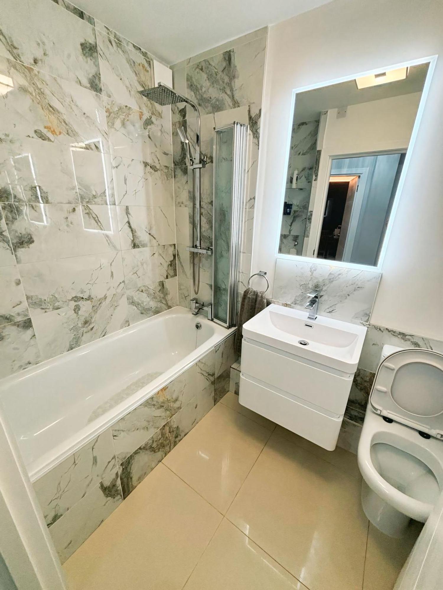 Double Bedroom In Clapham Londra Exterior foto